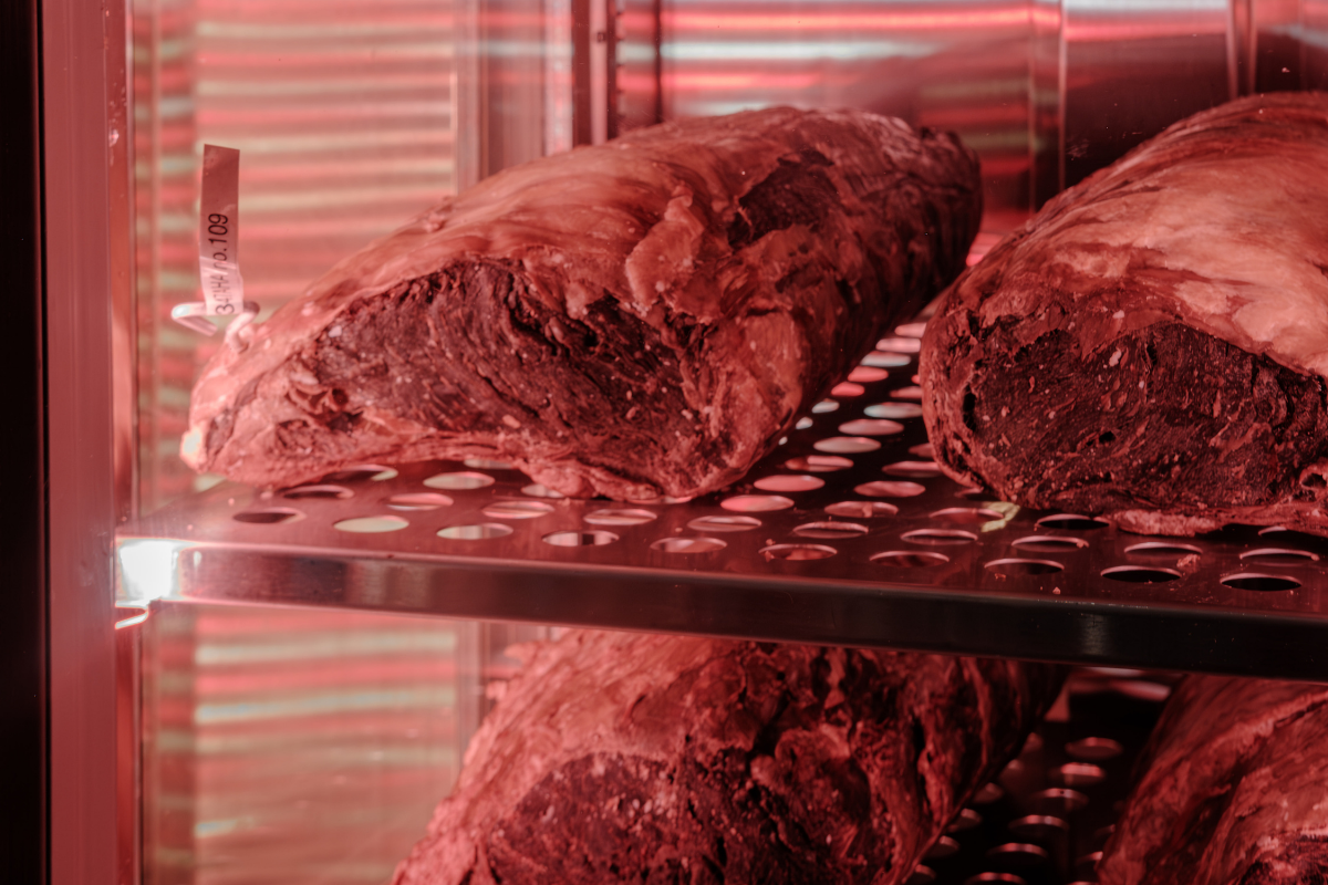 Boefish est un steakhouse haut de gamme Terre & Mer reconnu pour ses pièces de viande d’exception et ses poissons frais méditerranéens. Disposant d'une expérience raffinée inspirée des grands steakhouse, alliant technique, qualité et constance